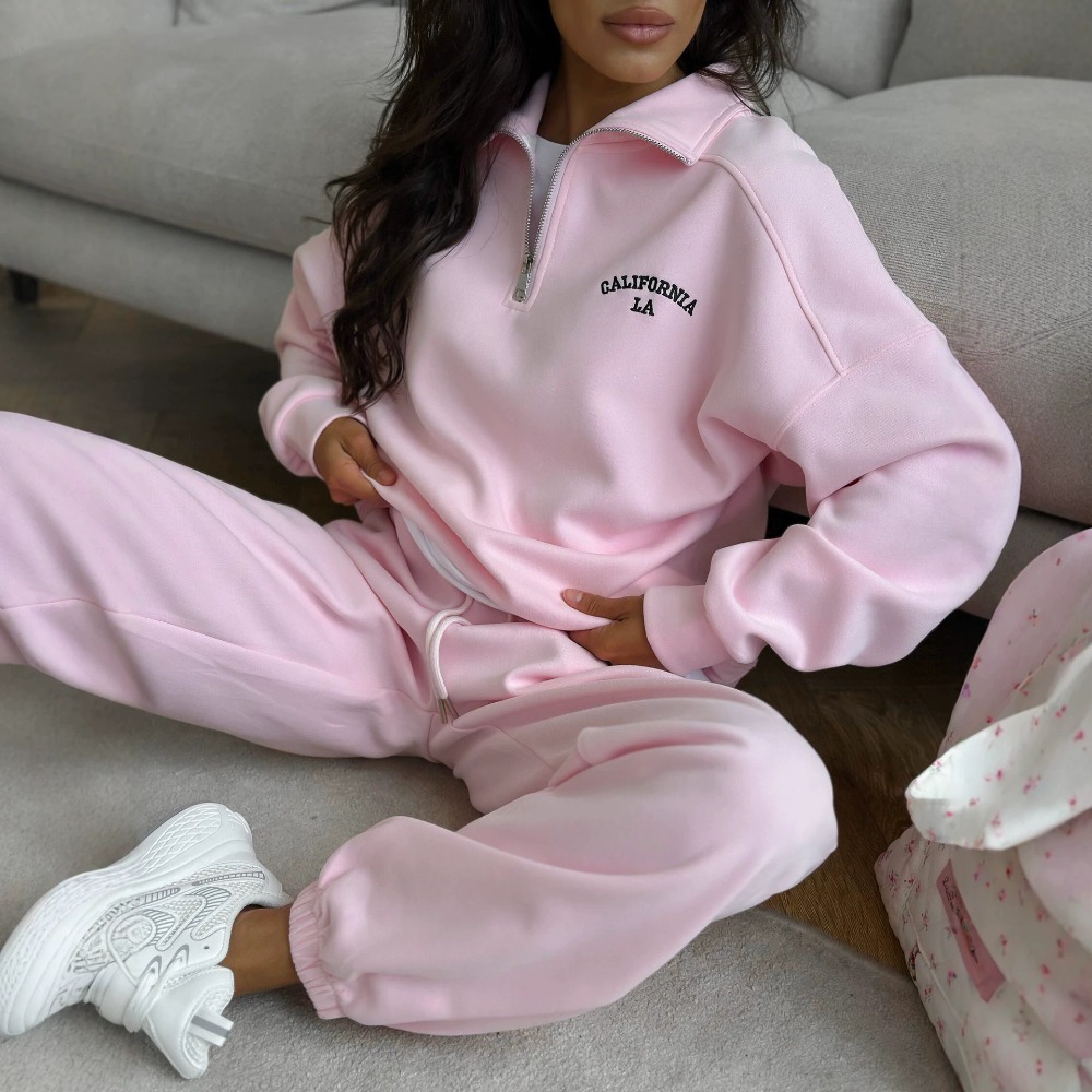 Embroidery Letter - Sportowy komplet z haftowanym napisem: bluza