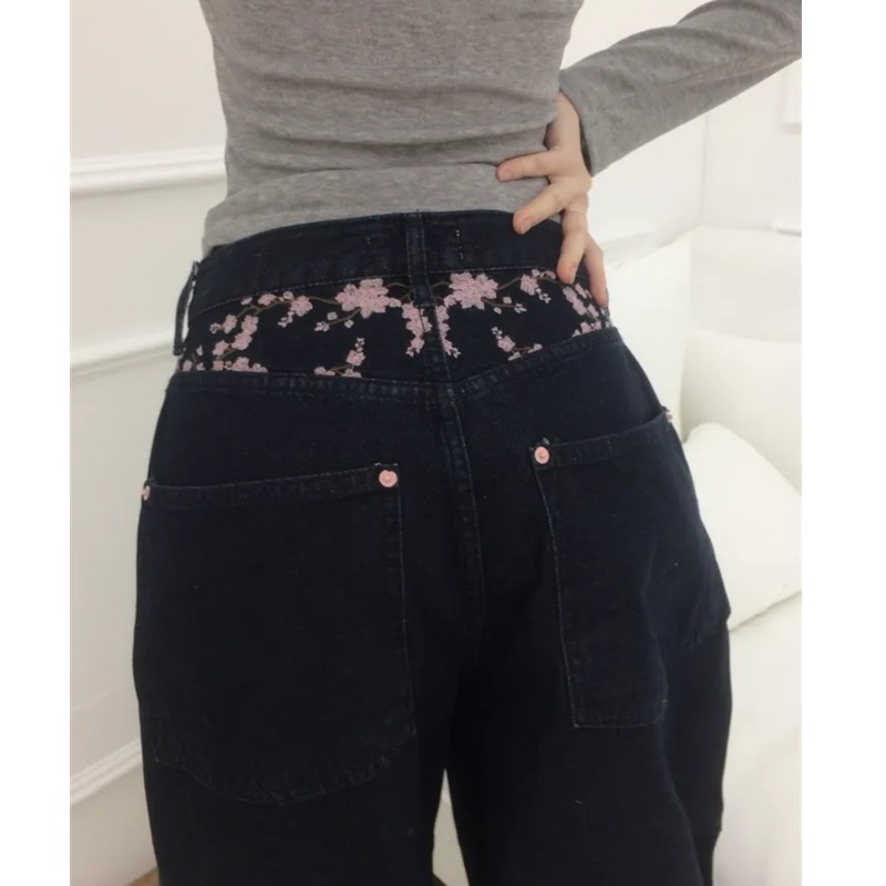 Dżinsy Sakura z haftem, luźne, – Embroidery Jeans Sakura recenzja i cena