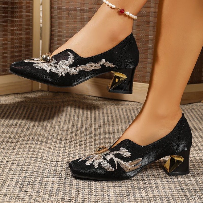 Modne, stylowe buty damskie z  – Embroidery Yes recenzja i cena